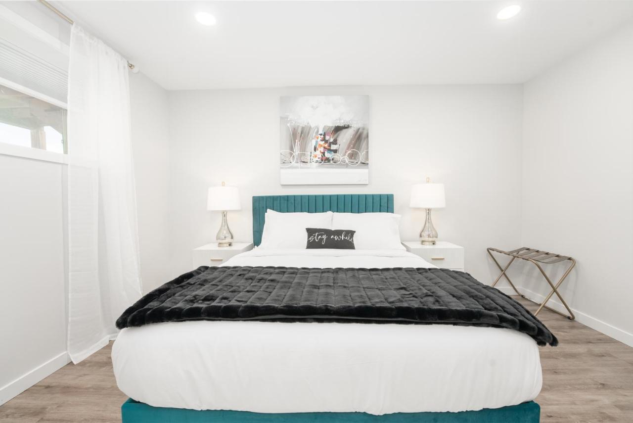 Copperwood Cozy Cellar With Hot Tub Hotel Lethbridge Bagian luar foto