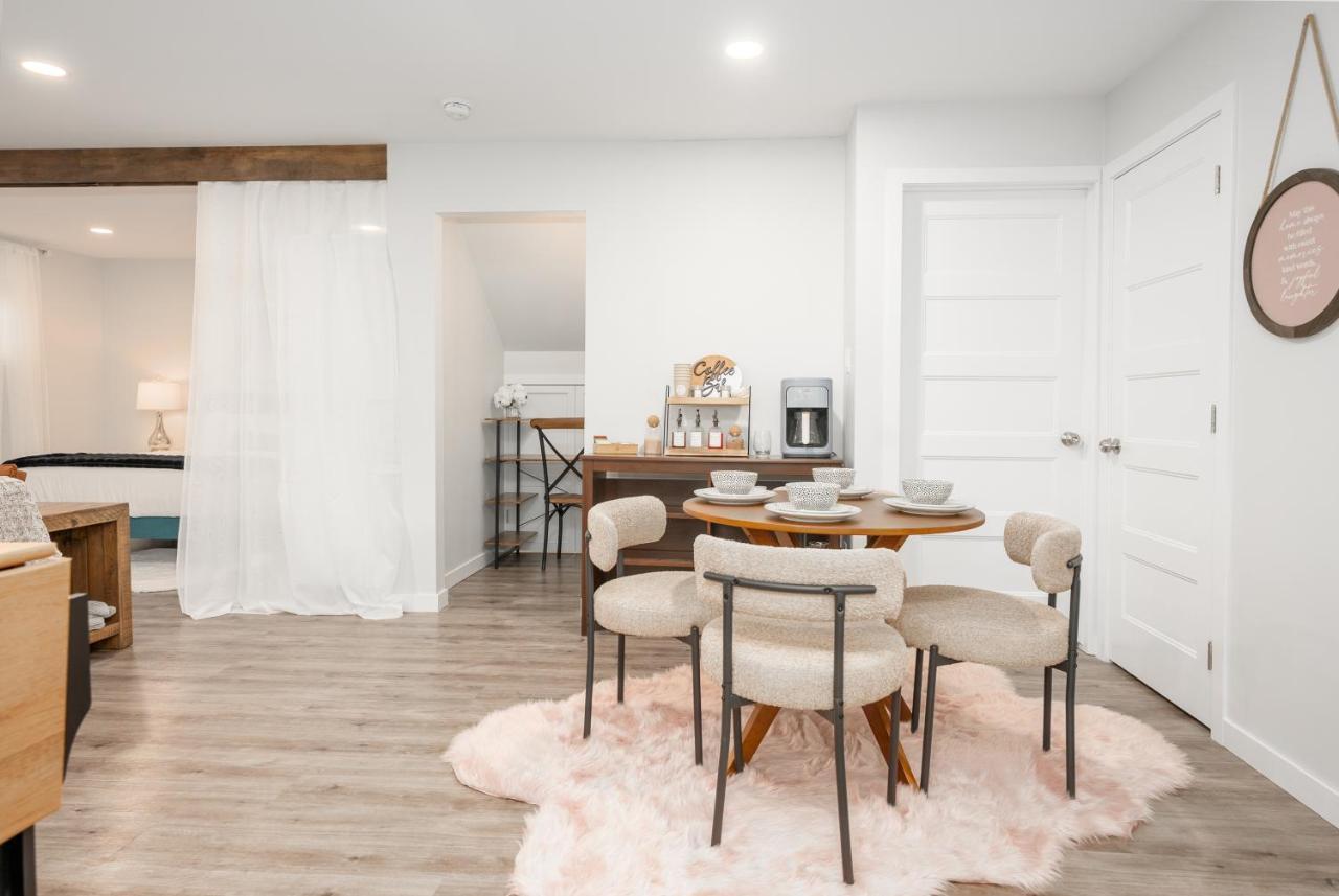 Copperwood Cozy Cellar With Hot Tub Hotel Lethbridge Bagian luar foto