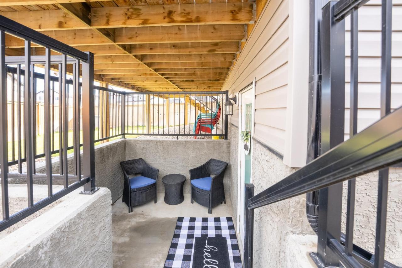 Copperwood Cozy Cellar With Hot Tub Hotel Lethbridge Bagian luar foto