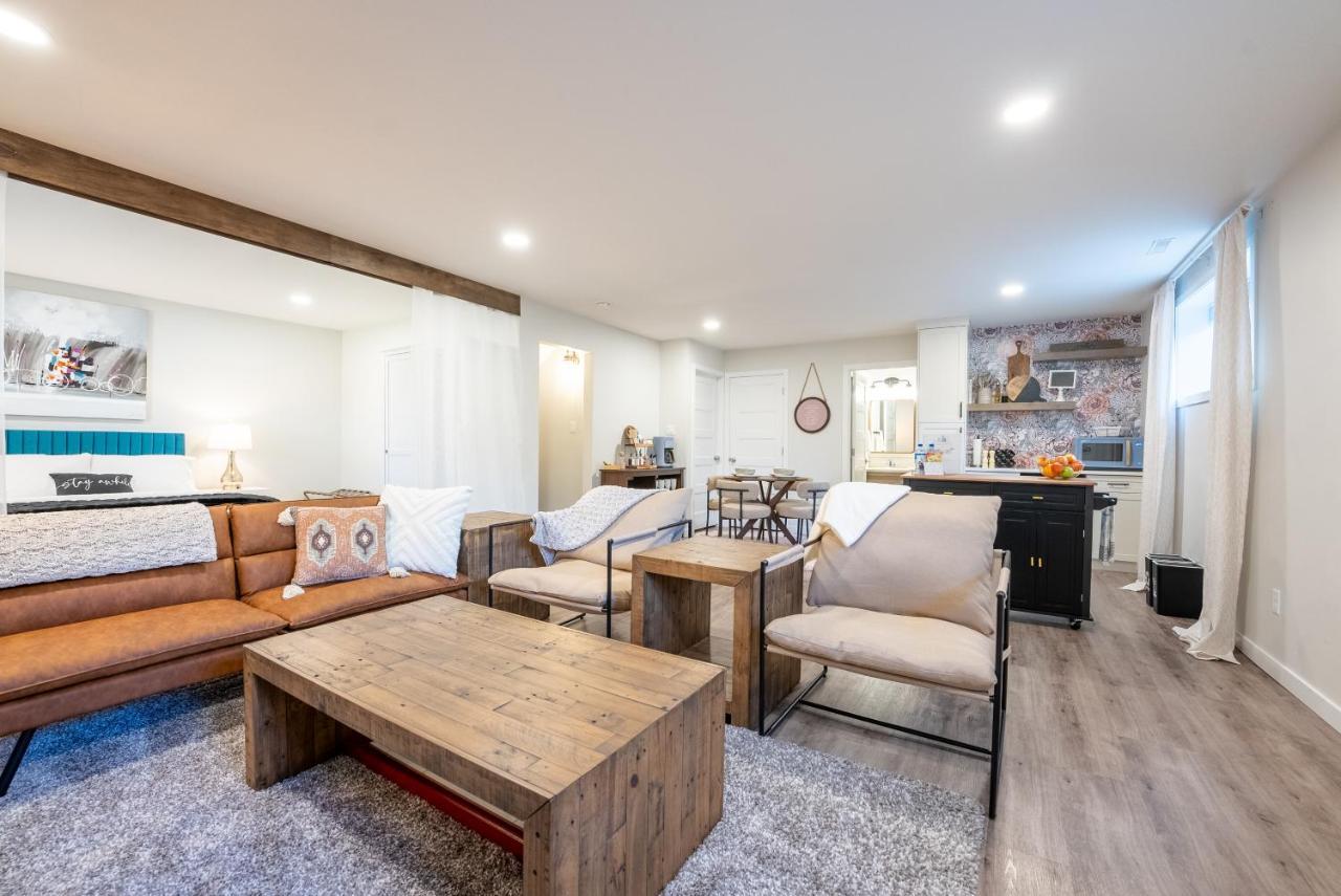 Copperwood Cozy Cellar With Hot Tub Hotel Lethbridge Bagian luar foto